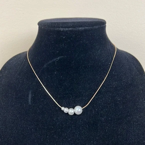 𝅺NWT faux pearl necklace - Picture 6 of 8